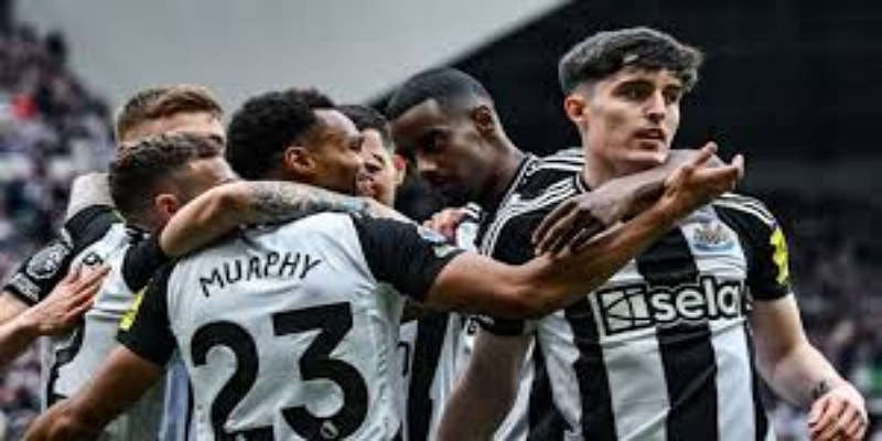 比赛过程：两队激战，利兹联逆转赢得胜利 -乐鱼体育